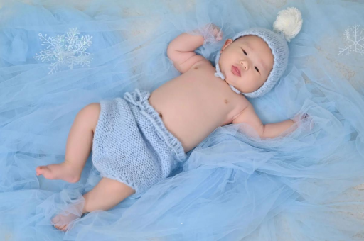 三亚宝宝吐奶黄色